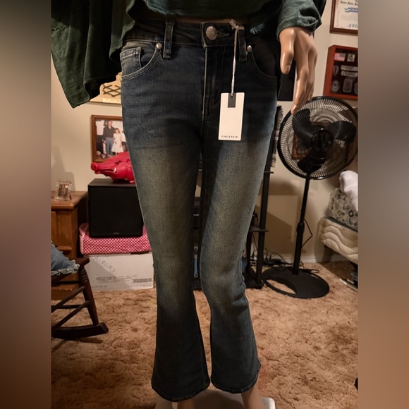 FIRE & RAIN Embellished Blue Jeans. These are the cutest jeans ever!! - Picture 2 of 8